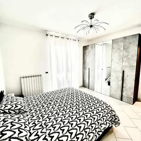 Newapartment Montidellalaga アパート *